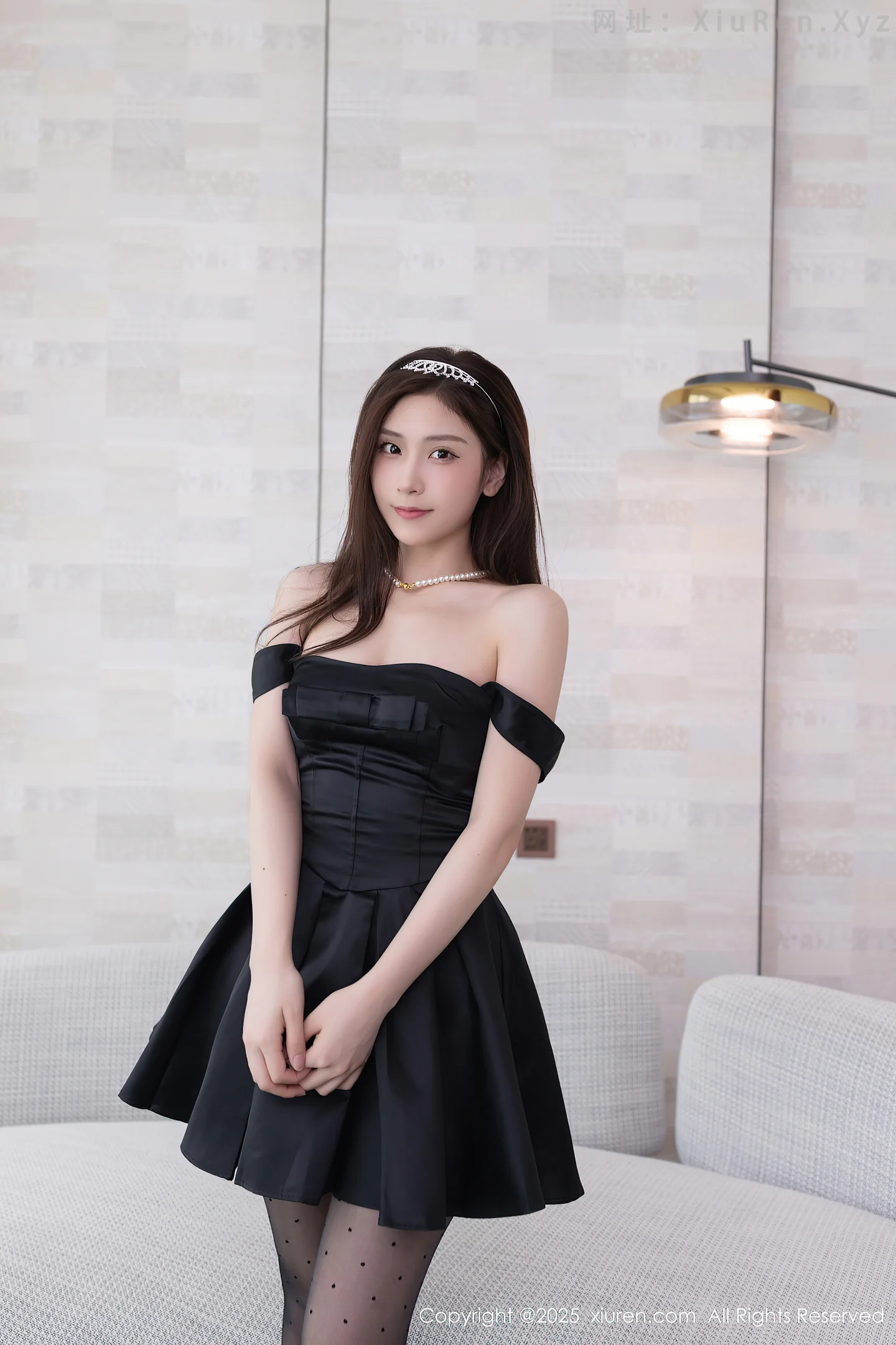 图片[5]-[XiuRen秀人网] VOL.10878 模特刘婷婷性感黑色连衣短裙配黑色圆点丝袜秀曼妙身材诱惑写真71P-秀人网官方网站